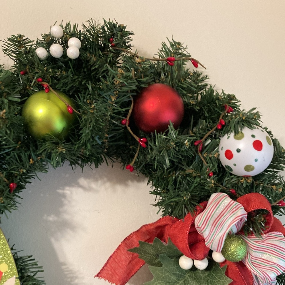 🎄"Raised by Elves" Elf Theme Wreath - Picture 6 of 6
